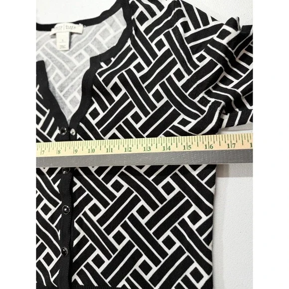 White House Black Market Geometric Snap Front Cardigan Sweater Black White Small - Picture 5 of 10